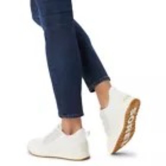 Sorel OUT N ABOUT III Low Sneakers Women's Size 8 NIB
Color is SEA SALT / CHALK - Picture 3 of 7